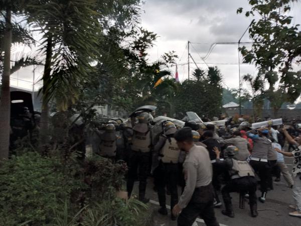 Dipantau Kapolda NTB, Demonstrasi Mahasiswa di Mataram Ricuh
