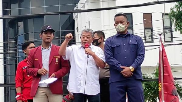 Ketua DPRD Jatim Sebut Tidak Setuju saat Temui Ribuan Mahasiswa yang Orasi Tolak Kenaikan Harga BBM