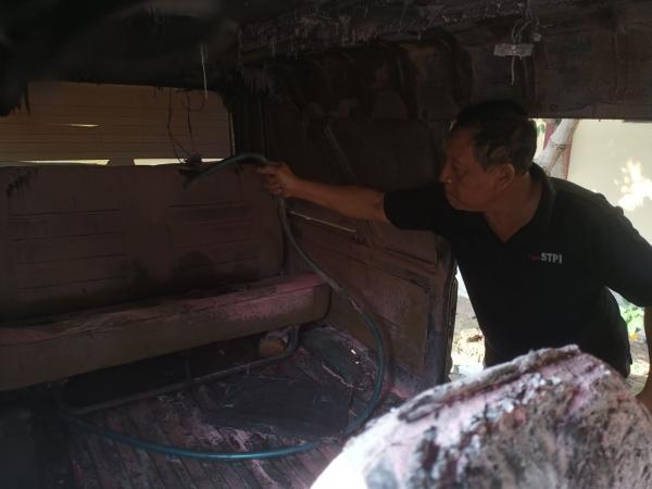 Polisi Temukan Pompa Penyedot BBM di Minibus Carry Yang Terbakar di Pom Semampir