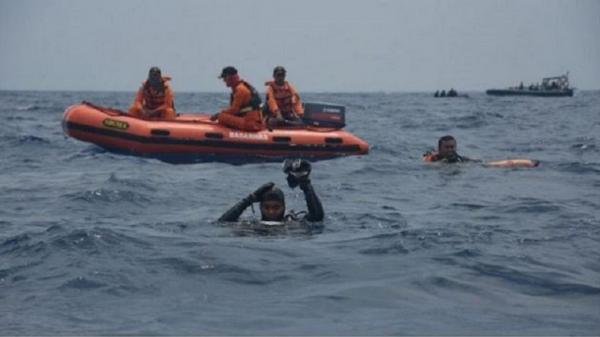 13 KRI Diterjunkan Sisir Pesawat Jatuh di Perairan Selat Madura