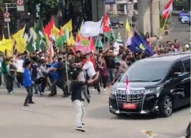 Mobil Wapres Ma'ruf Amin Dihadang Pendemo Tolak Kenaikan BBM