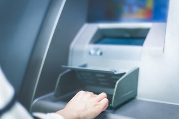 Cara Mudah Tarik Tunai Tanpa Kartu di ATM BCA dan BRI