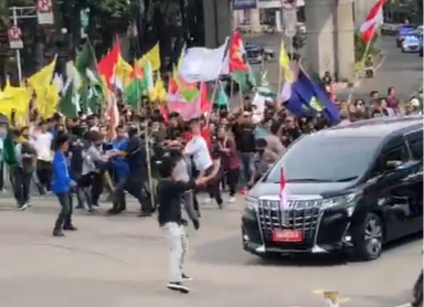 Mahasiswa di Palembang Berani Hadang Mobil Wapres Ma'ruf Amin Saat Demo Tolak Kenaikan BBM