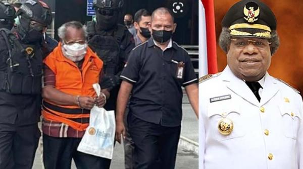 Tampilan Bupati Mimika Eltinus Omaleng Digiring ke Gedung KPK, Pakai Rompi Oranye Tangannya Diborgol