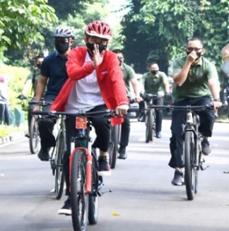 Presiden Jokowi Berolahraga, Dalam Rangka Peringati Haornas