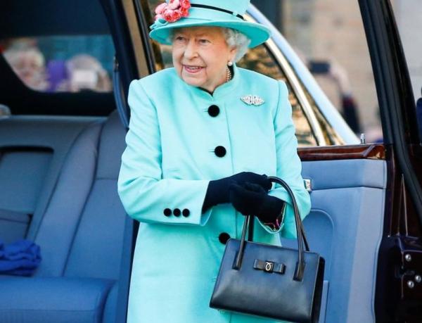 Ratu Elizabeth II Selalu Bawa Tas Tangan Hitam Ini, Apa Saja Isinya?