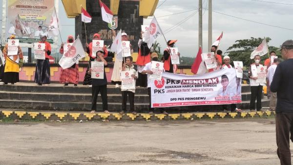 Foto PKS Menolak Kenaikan Harga BBM