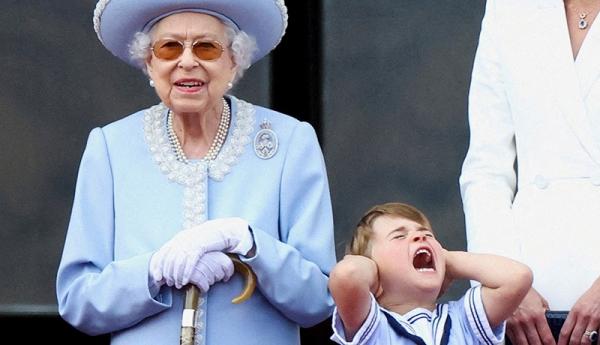 Momen Spesial Ratu Elizabeth II Bersama Anak, Cucu dan Cicit