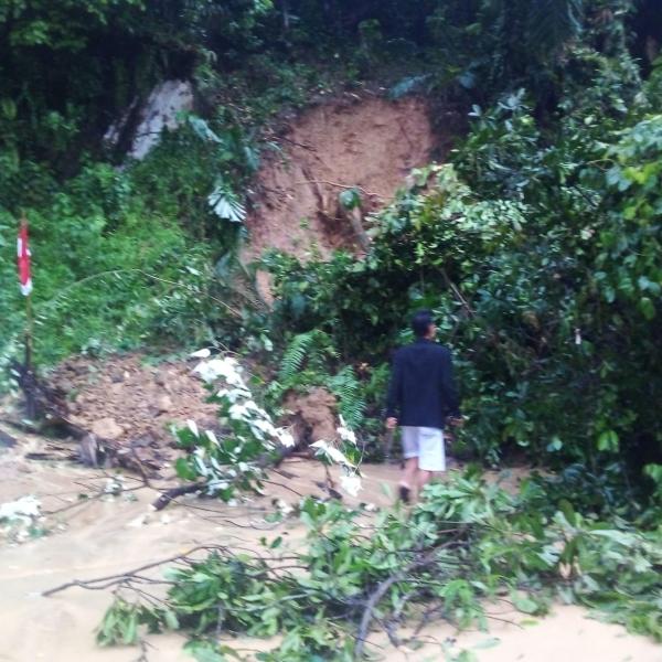 Sempat Tertutup Longsor, Jalan Cihara-Bayah  Sudah Dapat Dilalui Kendaraan