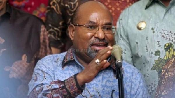 Gubernur Papua Lukas Enembe Dilarang Bepergian ke Luar Negeri Selama 6 Bulan