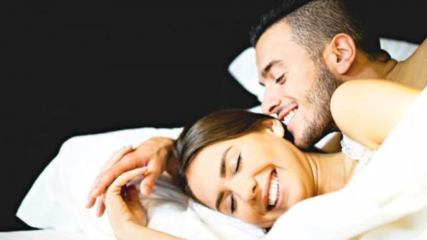 Buat Urusan Ranjang Semakin Nyaman, 4 Topik Intim Ini Perlu Didiskusikan dengan Pasangan