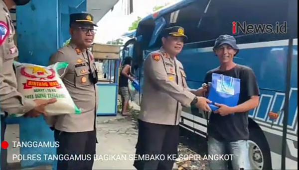 Polres Tanggamus Kembali Salurkan Bansos ke Sopir Angkutan di Kota Agung dan Wonosobo