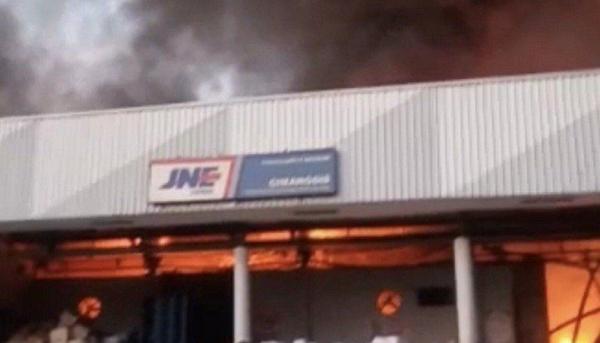 Gudang di Depok Terbakar, JNE Pastikan Pengiriman Tetap Berjalan Lancar