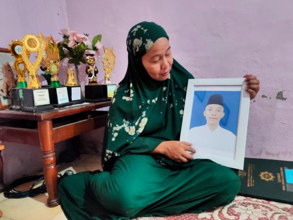 Polisi Tetapkan Tersangka Pembunuh Santri Gontor, Ibu Korban: Aku Ingin Lihat Benar Wajahnya!