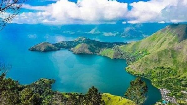 16 Danau Terluas di Indonesia, Nomor 12 Berada di Atas Puncak Banyak Kisah Mistis