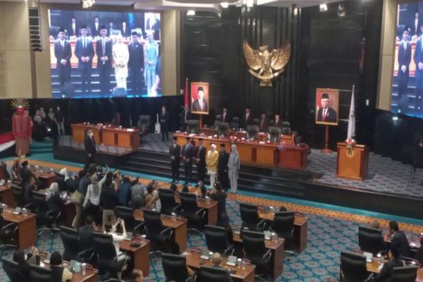 Anies Baswedan-Ahmad Riza Patria Resmi Diberhentikan DPRD DKI, Akan Segera Dipilih PJ Gubernur