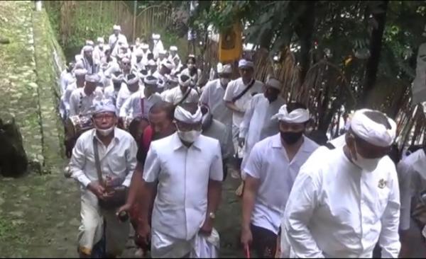 Ribuan Umat Hindu Hadiri Pujawali di Pure Khayangan Bogor
