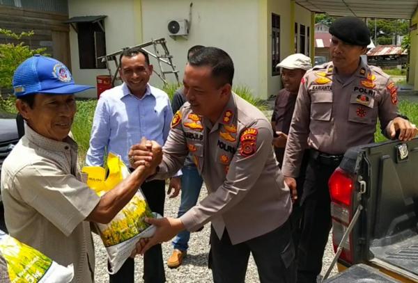 Kapolres Aceh Barat Salurkan Bantuan  Untuk Nelayan Terdampak Kenaikan BBM