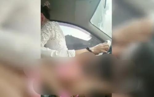 Heboh ! Pasangan Mesum Berbusana Adat Bali Dilakukan di Mobil, Ini Faktanya