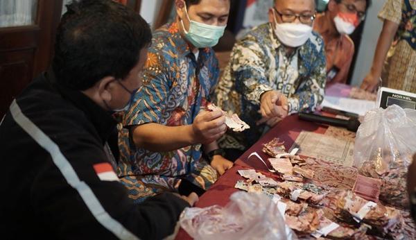 Kisah Sedih Sang Penjaga Sekolah, Uang Celengannya Rp50 Juta Dimakan Rayap