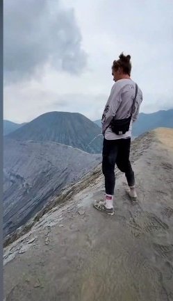 Miris! Heboh Turis Kencing di Gunung Bromo, Pengelola Buru Identitas Pelaku