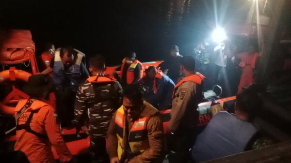 Kapal KLM Cakabah Kandas di Perairan Pulau Komodo, 13 Penumpang Dievakuasi Tim SAR