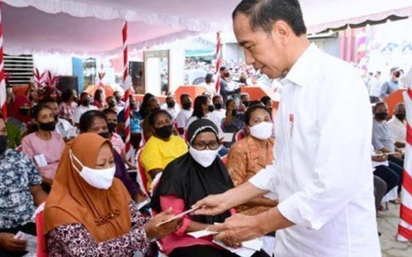 Jokowi: Kita Harapkan dengan Kecepatan Pembagian BLT BBM ini, Daya Beli Rakyat Tidak Turun
