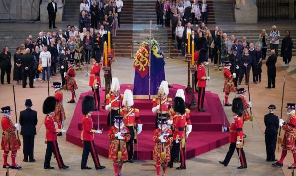 Kisah Pelayat Ratu Elizabeth, Banyak yang Meneteskan Air Mata dan Rela Antre 14 Jam