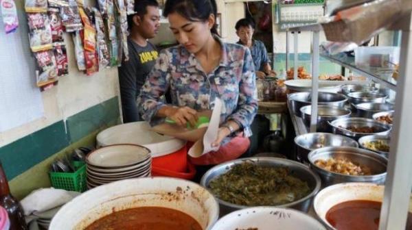 Imbas Dari BBM Subsidi Naik, Harga Makanan di Warteg Ikut Meroket Naik