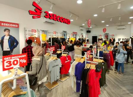 Dibuka 3Second Family Store di Jalan Sudirmanm, Pelanggan Langsung Menyerbu 