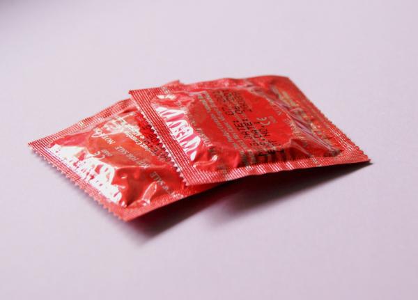 Cegah Penularan, Pemkot Bekasi Sediakan Belasan Ribu Kondom untuk Pasangan HIV