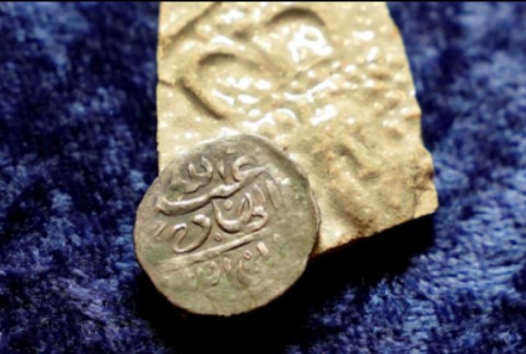 Arkeolog Temukan Ratusan Koin Emas dan Perak Era Islam di Kuil Mesir