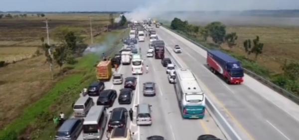 10 Mobil Ringsek dalam Tragedi Kecelakaan Beruntun di Tol Pejagan-Pemalang