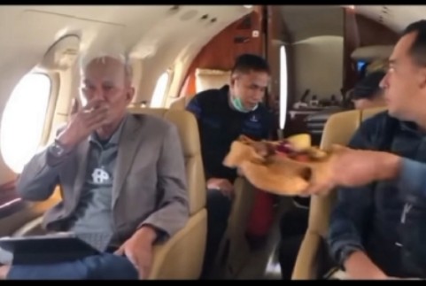 Viral! Ketua Banggar DPR Ketahuan Merokok dalam Pesawat Jet Pribadi, PDIP: Itu Video Lama