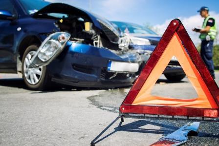Waduh! Terlibat Kecelakaan di Tol Dalam Kota Slipi Membuat Mobil Mewah Ringsek
