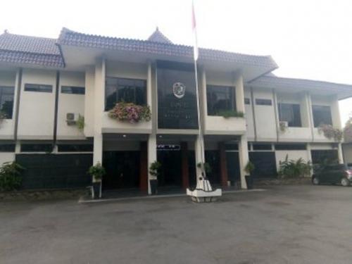 Kisah Mistis, Penampakan Pocong Hingga Perempuan Cantik Kerap Muncul di Gedung DPRD Karanganyar