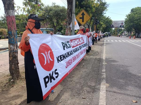 DPD PKS Kabupaten Probolinggo Aksi Flash Mob Menolak Kenaikan Harga BBM Subsidi