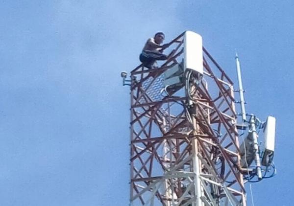 Batal Lompat usai Dibujuk Pacar, Pria Ini Ternyata Pingsan di Atas Tower gegara Lemas
