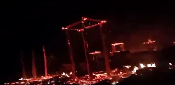 Kebakaran  di Kampung Adat Wainyapu, 20 – an Rumah Ludes Dilahap Jago Merah