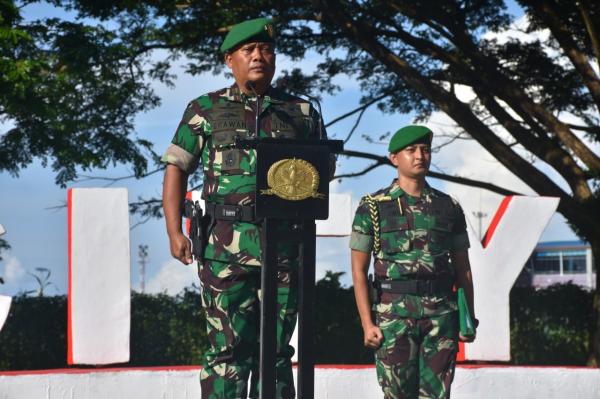 Jaga Kedaulatan NKRI di Wilayah Sorong Raya Danrem 181 / PVT Pimpin Apel Gelar Pasukan TNI - POLRI
