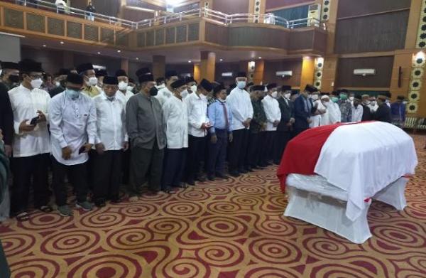 Doa Anies Baswedan di Depan Peti Jenazah Prof Azyumardi Azra