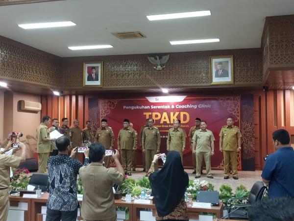 Bupati Aceh Selatan Hadiri Coaching cClinic Sekaligus Pengukuhan TPAKD Se-Aceh