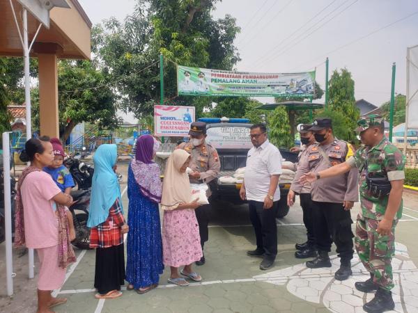 Bansos Kembali Disalurkan untuk Lansia dan Buruh Bongkar Muat oleh Tiga Pilar Kecamatan Taman