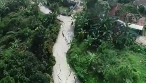 Video Bencana Tanah Geser Bikin Ratusan Warga Bojong Koneng Bogor Mengungsi 