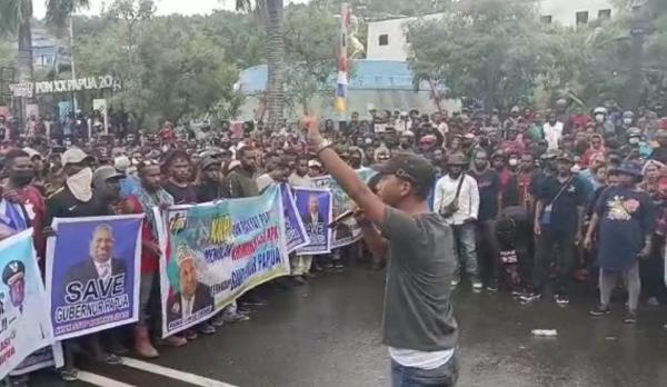 Ratusan Massa Pendukung Lukas Enembe Mulai Duduki Taman Imbi Kota Jayapura