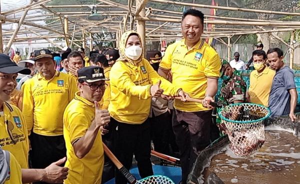 Panen Perdana, Budidaya Ikan Nila Bioflok Gagasan Camat Carenang Dipanen Bupati Serang