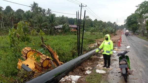 Truk Tabrak Belasan Penumpang Mobil di Jalur Poros Balikpapan-Samarinda, Lima Orang Tewas