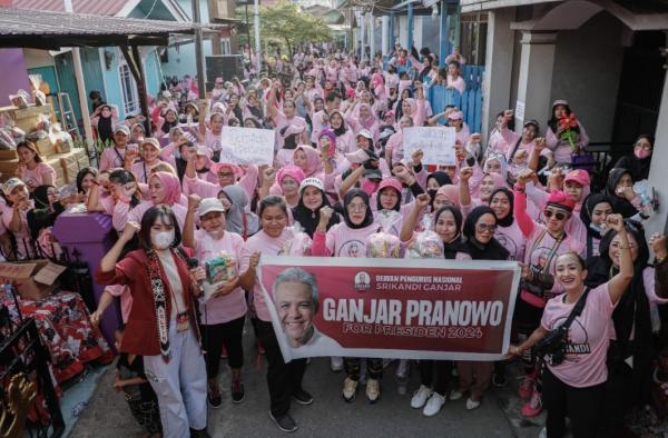 Srikandi Ganjar Kaltim Gelar Aksi Solidaritas, Bagi Sembako dan Voucher BBM Ke Perempuan Samarinda