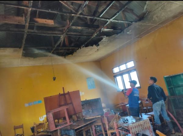 Satu Unit Sekolah di Aceh Tengah Nyaris Terbakar, Damkar BPBD Berhasil Padamkan Api