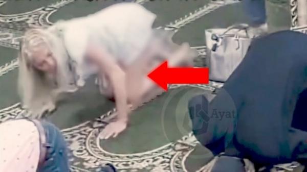 Viral Wanita Non-Muslim Cantik Berpakaian Mini Masuk Masjid dan Ikut Salat, Begini Endingnya